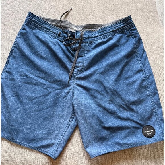Quicksilver surfing shorts - Picture 1 of 2